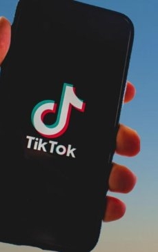 TikTok face o schimbare majoră prin care amenință serios YouTube. Strategia care duce la un război între cele două platforme