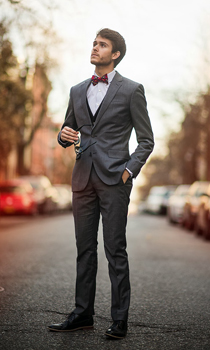 barbati bine imbracati Adam Gallagher