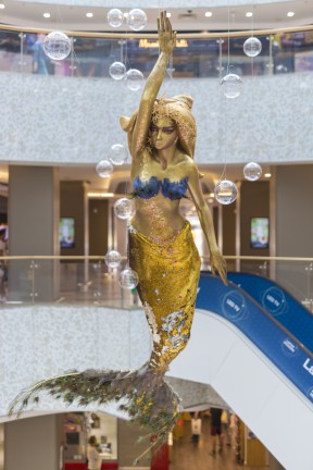 decoratiune sirena bucuresti mall