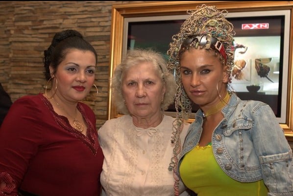 Carmen Pleșea alături de mama ei și de Cornelia Catanga