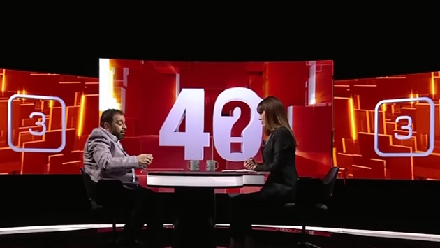 Florin Salam în platoul emisiunii „40 de Întrebări cu Denise Ridai”, alături de gazda emisiunii