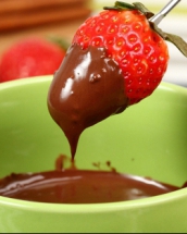 Cea mai delicioasa reteta de fructe in ciocolata fondue