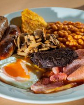 Mic dejun englezesc traditional: reteta lui Jamie Oliver