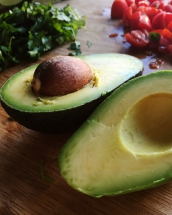 Cum faci un avocado crud să se coacă în 10 minute