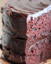 Tort cu cremă de ciocolată: un desert păcătos de bun