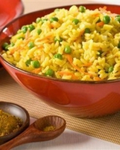 Invata sa prepari o delicioasa garnitura de orez cu curry