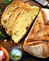 Pâine cu bere în loc de drojdie: nu mai este nevoie nici să frămânți aluatul!