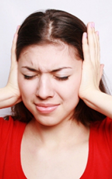 Tiuit in urechi: cauze, simptome, tratament