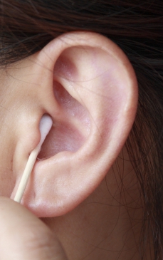 Cum eviți formarea unui dop de ceară în ureche
