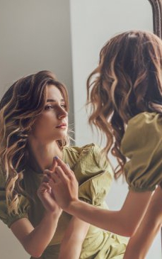 INTERVIU | psiholog Daniela Dumitrescu ne învață cum să dezvoltăm o relație sănătoasă cu imaginea de sine