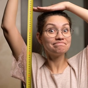 Știința confirmă: oamenii mici de înălțime ar putea trăi mai mult