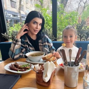 Ce probleme are Andreea Tonciu cu fiica ei: "Eu nu mă înțeleg cu fata mea"