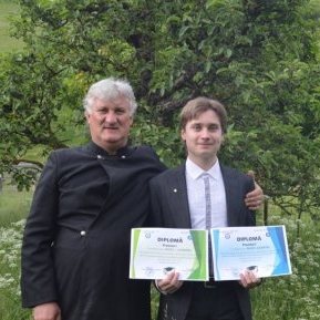 Elevul exemplar din Ciocănești! Fiul preotului a terminat liceul ca șef de promoție în ciuda tuturor greutăților