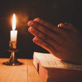 Cât de vechi este obiceiul aprinderii lumânărilor și ce semnifică de fapt