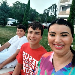 Adriana Bahmuțeanu, vacanță de vis în compania băieților săi. Vezi cât de mult au crescut Eduard și Maximus Prigoană!