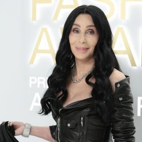 Viața lui Cher, artista cu talent uriaș, descoperită din întâmplare de bărbatul în casa căruia era menajeră