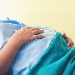 O femeie însărcinată a murit în Spitalul Județean Bacău. Familia vrea explicații de la cadrele medicale: „Trei medici au spus că are o cădere psihică”
