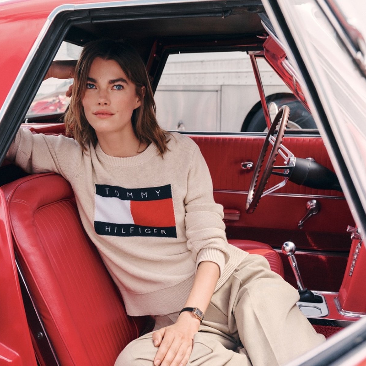 Clasic și modern: Tommy Hilfiger reinventează eleganța versatilă