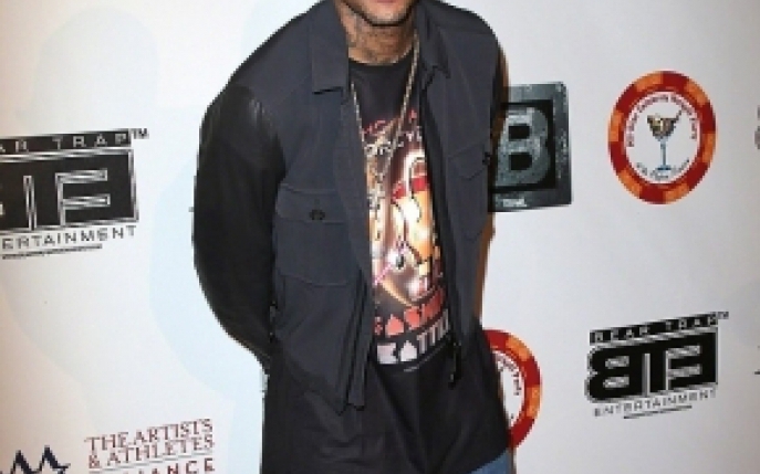 Chris Brown inca trage ponoasele dupa ce a batut-o pe Rihanna