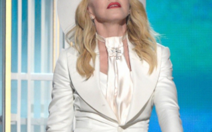 Madonna a purtat o creatie semnata de un designer roman la premiile Grammy! 