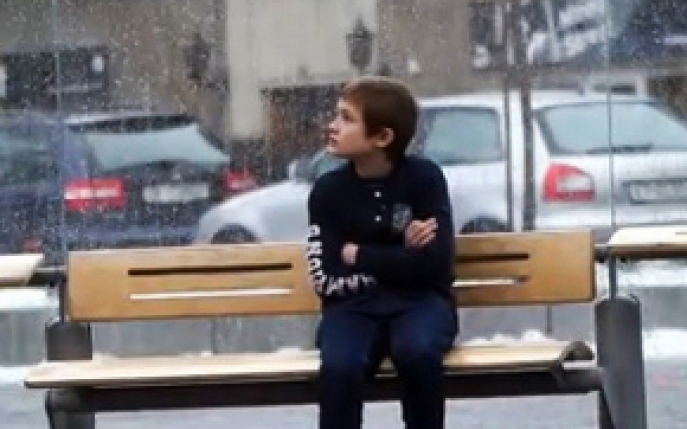 Ce ai face daca ai vedea un copil fara geaca in frig? Vezi reactia norvegienilor