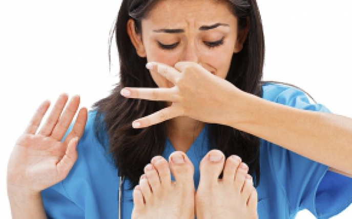 De ce miros picioarele si cum poti preveni mirosul neplacut