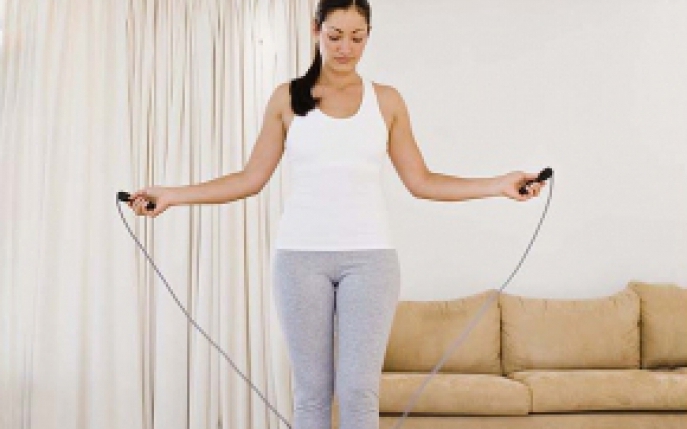 5 exercitii pentru slabit la tine acasa: peste 180 de calorii in 30 de minute