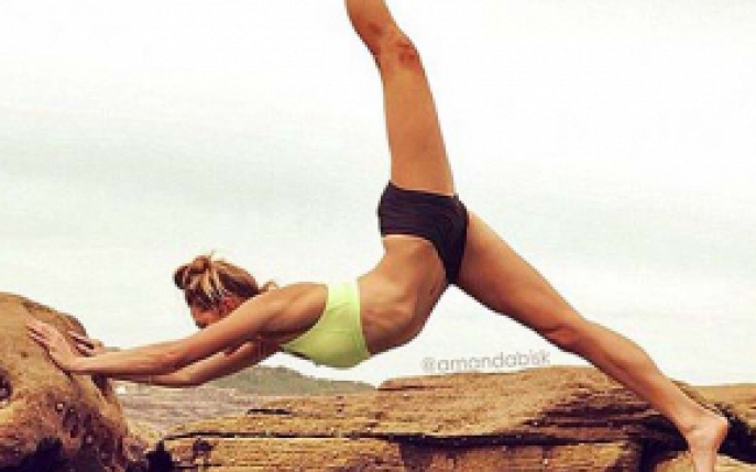 Aceste posturi de Yoga realizate de o fosta atleta te vor motiva sa te apuci de sport