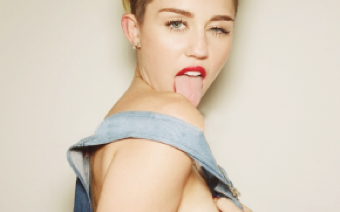 Miley Cyrus a pozat complet dezbracata!