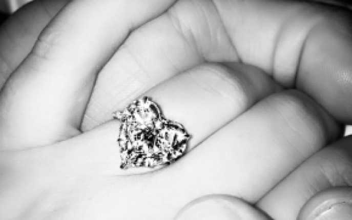 Afla cat valoreaza inelul de logodna al lui Lady Gaga! 