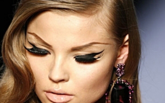 Totul despre eyeliner- trucuri de aplicare si de corectie a formei ochilor