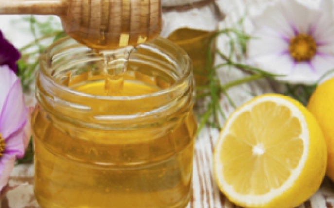 Dieta cu miere si lamaie: cum sa slabesti cu un pahar de limonada pe zi
