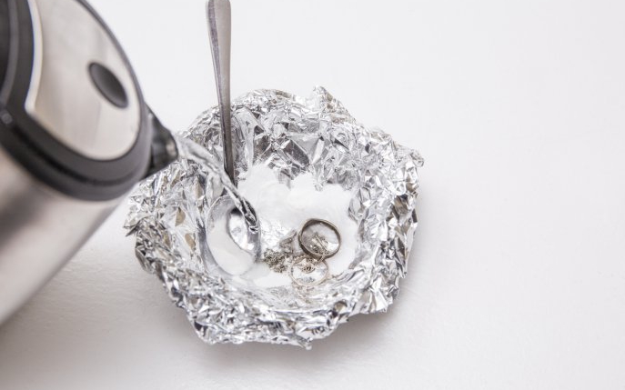 Cum sa iti faci solutie de curatat argint la tine acasa
