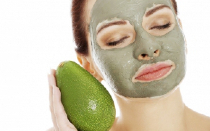 4 motive sa incerci o masca de fata cu avocado