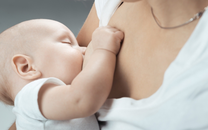 Cum îţi îngrijeşti sânii în timpul alăptarii: sfaturi pentru o alăptare corectă