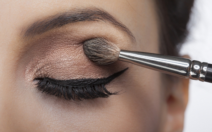 Cinci greşeli de makeup pe care o femeie stilată nu le face