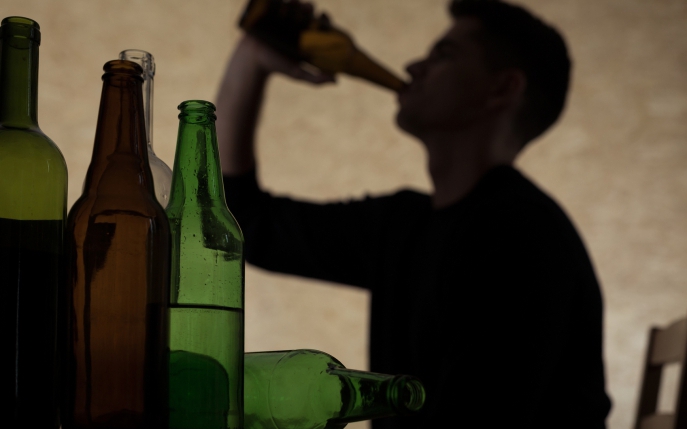 Studiu: Consumul de alcool crește riscul îmbolnăvirii de cancer bucal