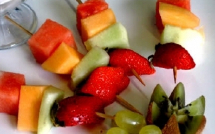 Invata o reteta noua de frigarui din fructe cu sos de prune