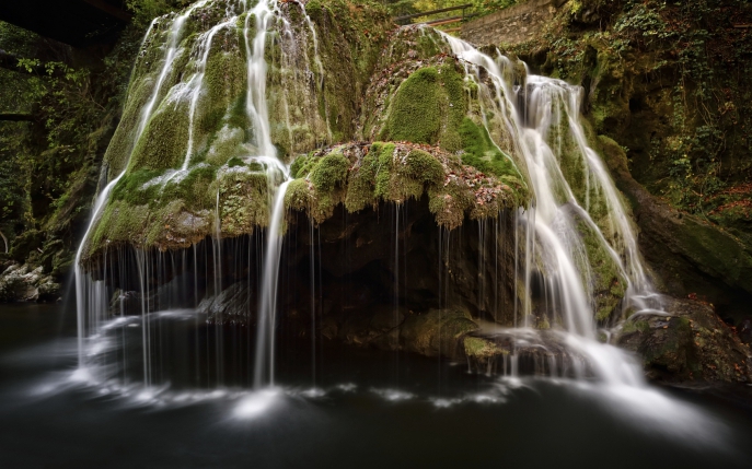 Cascada Bigăr, de pe Cheile Nerei, între Photoshop și realitate