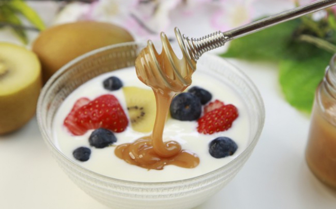 10 motive pentru care ar trebui să foloseşti mierea de manuka