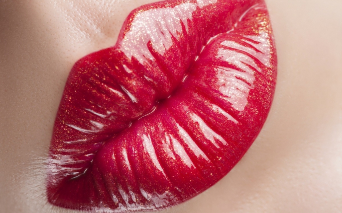 Rujul cu sclipici, noul trend în materie de makeup al buzelor
