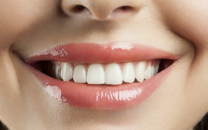 Cum să ai dinţi mai albi peste noapte