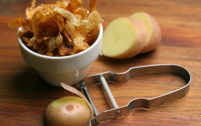 Cum să faci chipsuri din coji de cartofi