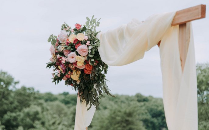 Sfaturi și tendințe de care să ții cont atunci când îți alegi florile pentru nuntă