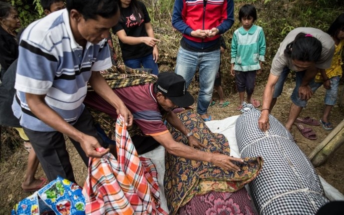 Ritualul ieșit din comun care a cutremurat lumea! Indonezienii își dezgroapă, spală și plimbă morții o dată la trei ani