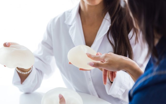 Cum alegi dimensiunea implantului mamar potrivit pentru tine
