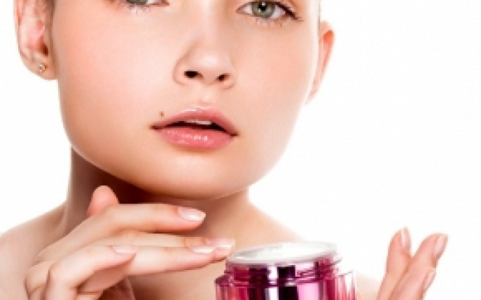 10 Ingrediente toxice in produsele tale cosmetice