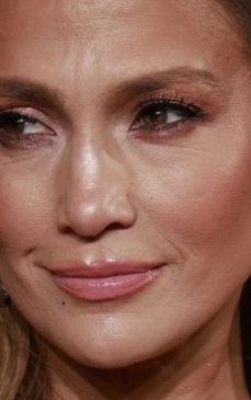 Jennifer Lopez, prinsă cu minciuna. Cum arată în realitate și cum e prezentată publicului / FOTO