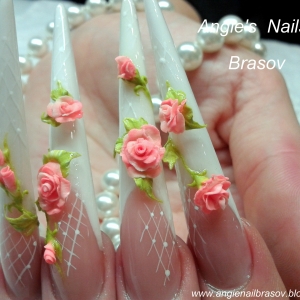 Unghii french false cu model by Angie's Nails Brasov