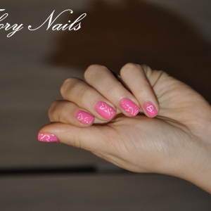 Unghii roz cu model by Flory Nails